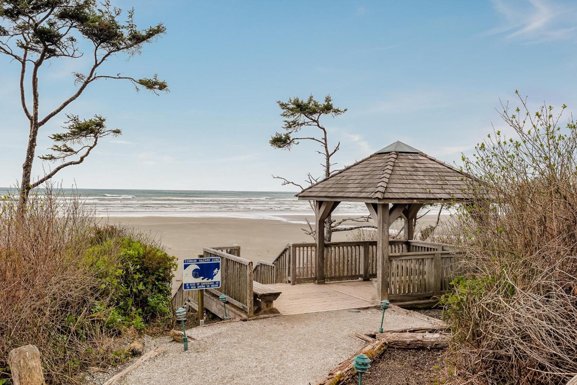 Beach Bluff By Seabrook Hospitality Пасифик Бийч Екстериор снимка
